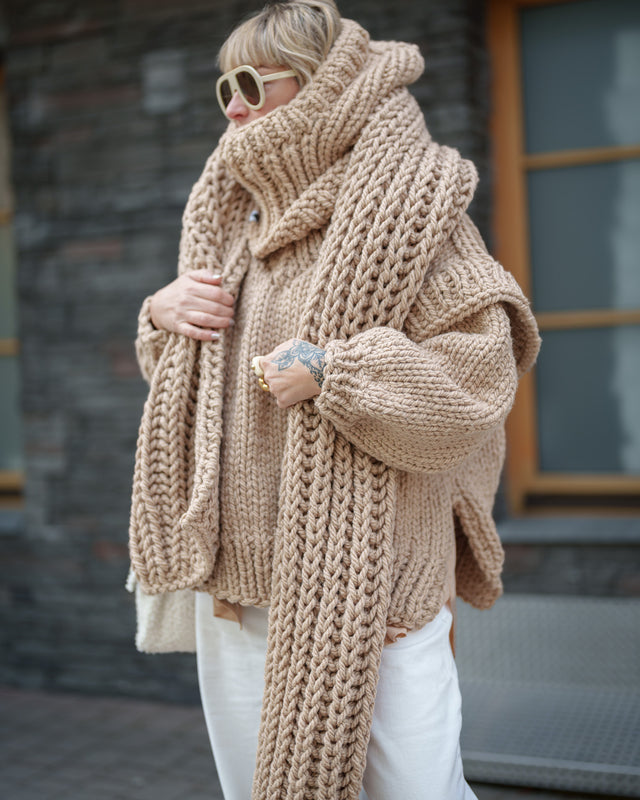 Beige Monochromatic Style